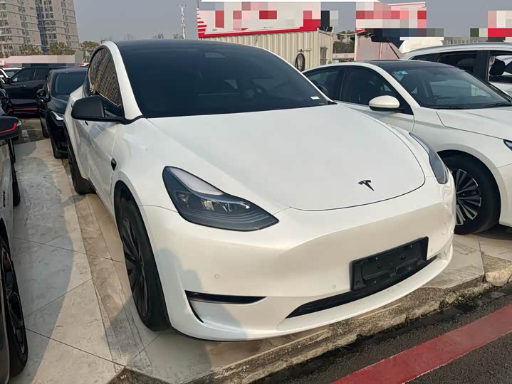 Фото 3 - Tesla Model Y