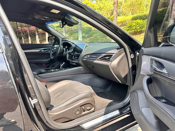 Фото 6 - Cadillac CT5