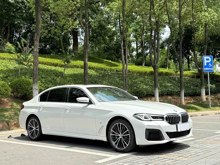 Фото 3 - BMW 5 Series