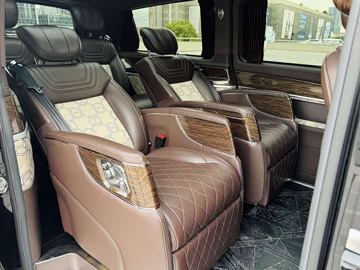 Фото 9 - Mercedes-Benz V-Class