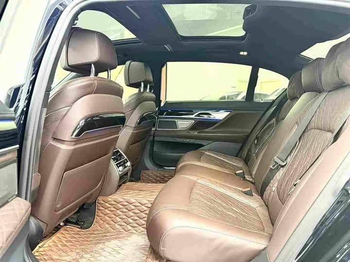 Фото 6 - BMW 7 Series