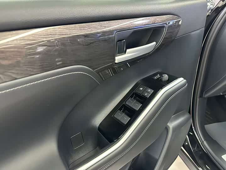 Фото 8 - Toyota Highlander