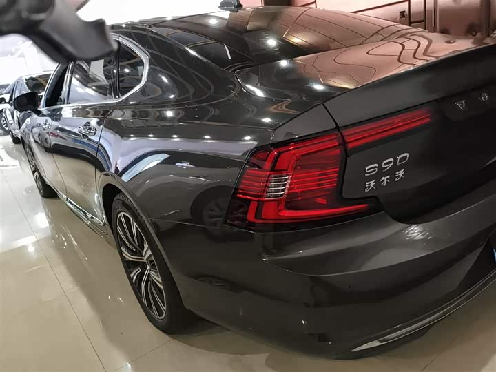 Фото 5 - Volvo S90