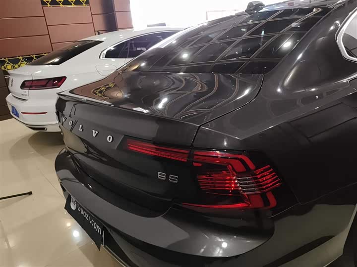 Фото 6 - Volvo S90