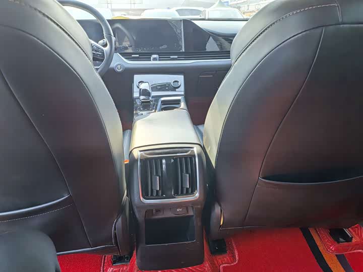 Фото 8 - Bestune B70