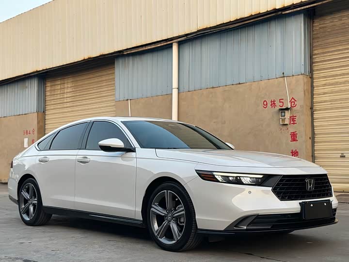 Фото 3 - Honda Accord