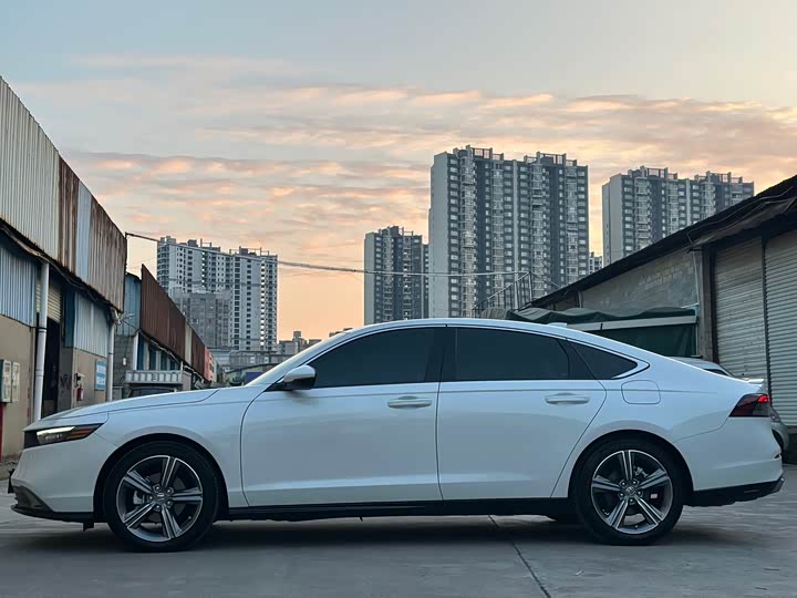 Фото 4 - Honda Accord