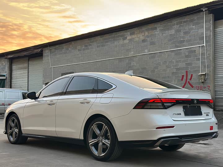 Фото 6 - Honda Accord