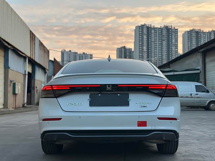 Фото 7 - Honda Accord