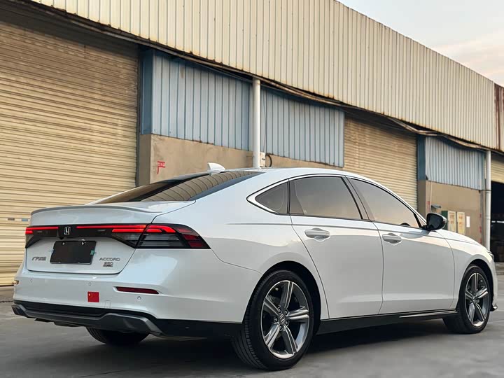 Фото 8 - Honda Accord