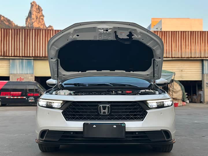 Фото 9 - Honda Accord