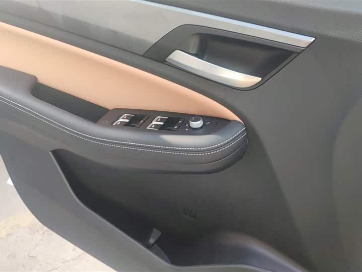 Фото 7 - Geely Okavango Pro