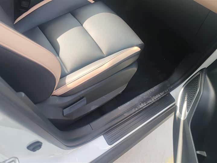 Фото 8 - Geely Okavango Pro