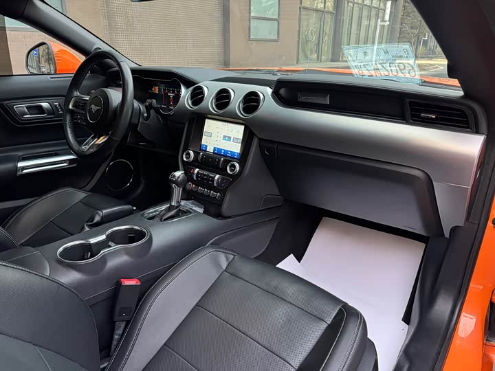 Фото 9 - Ford Mustang