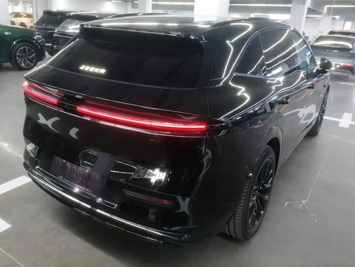 Фото 3 - Zeekr 7X