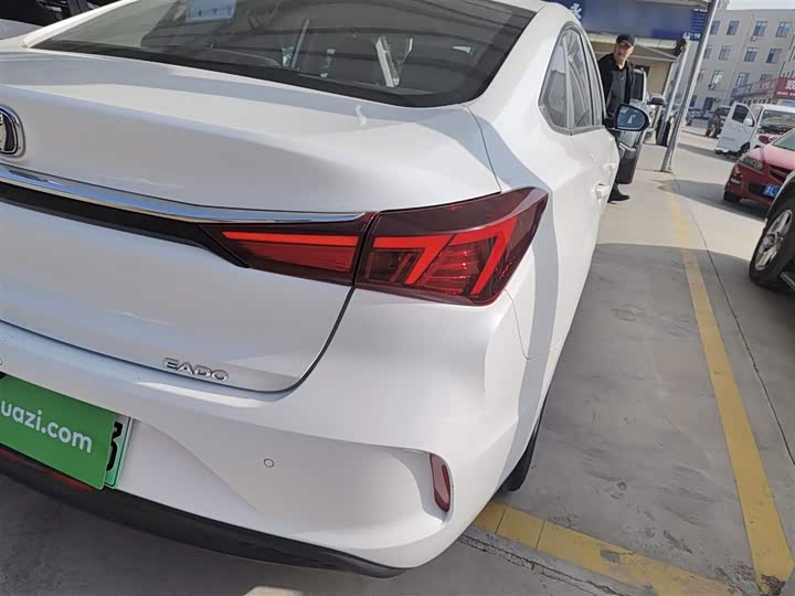 Фото 8 - Changan Eado EV