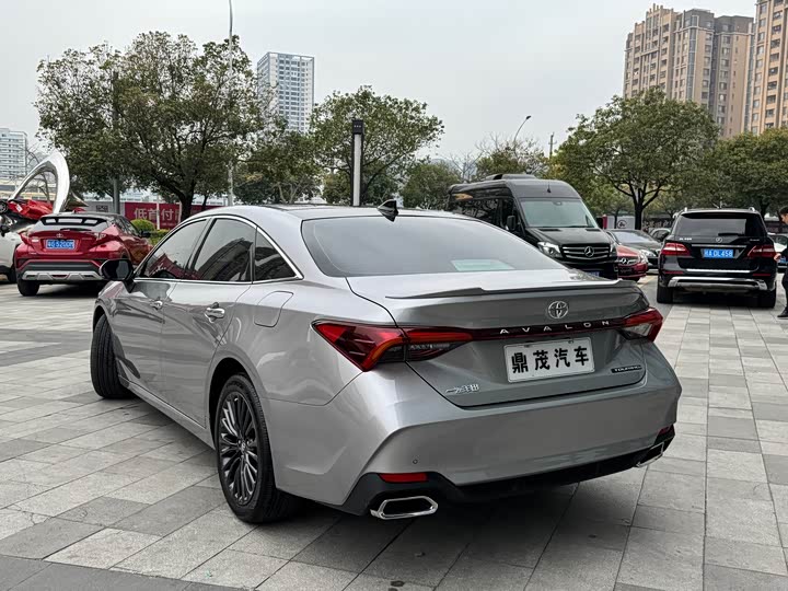 Фото 4 - Toyota Avalon