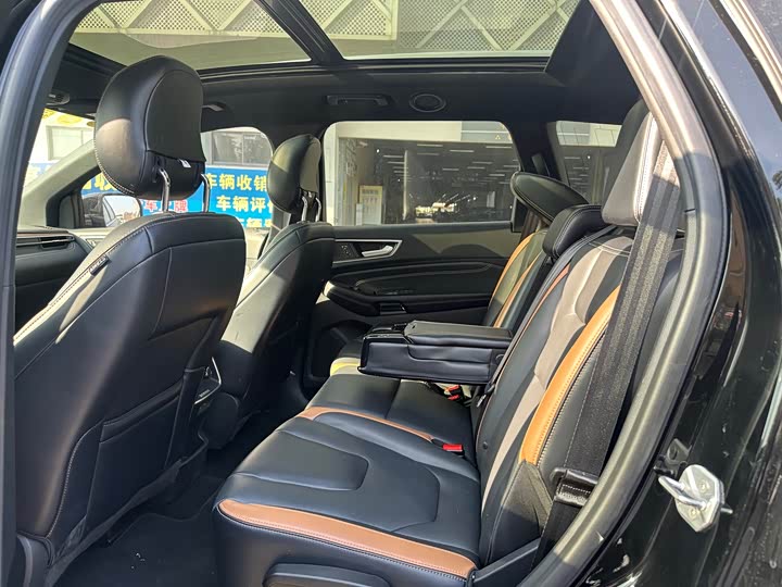 Фото 8 - Ford Edge