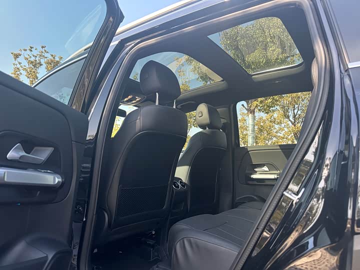 Фото 9 - Mercedes-Benz GLB-Class