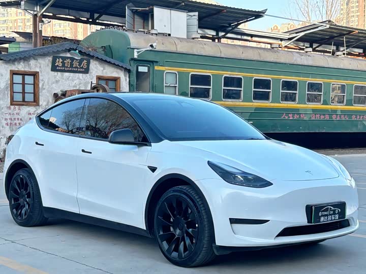 Фото 3 - Tesla Model Y