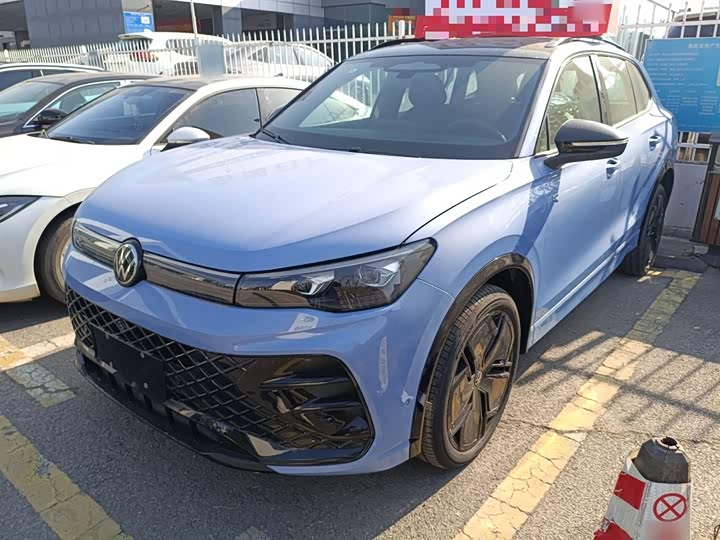 Фото 2 - Volkswagen Tiguan L Pro