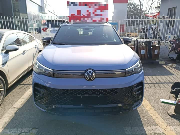 Фото 3 - Volkswagen Tiguan L Pro