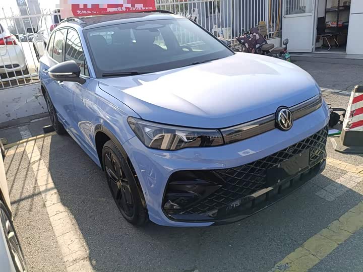 Фото 4 - Volkswagen Tiguan L Pro