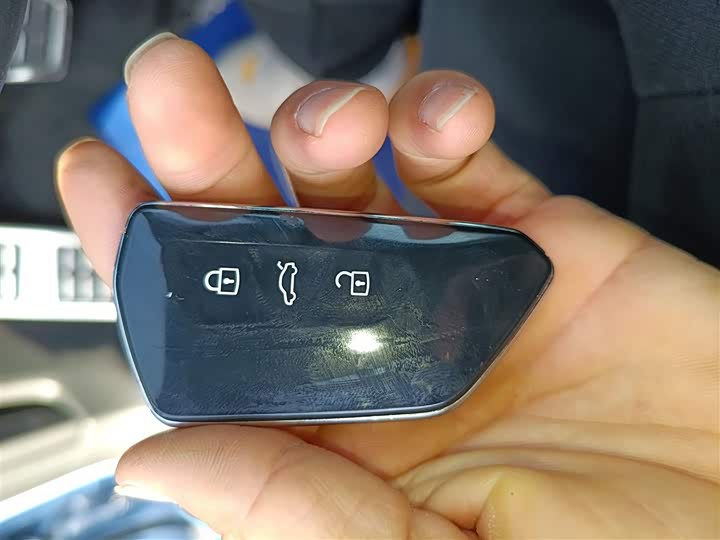 Фото 9 - Volkswagen Tiguan L Pro