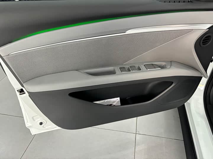 Фото 5 - XPeng Mona M03