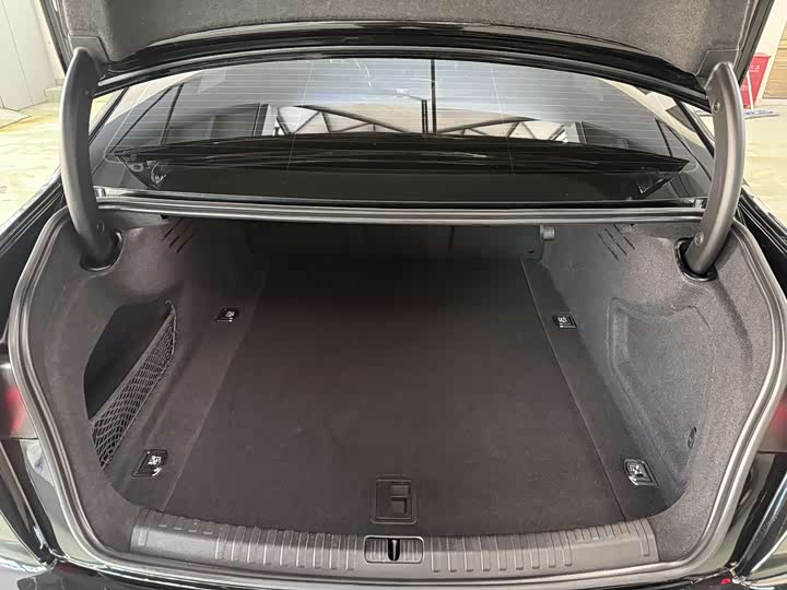 Фото 7 - Audi A6L