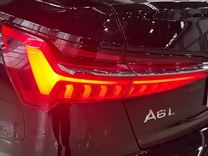 Фото 9 - Audi A6L