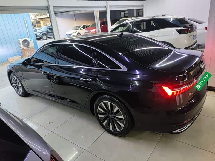 Фото 5 - Audi A6L