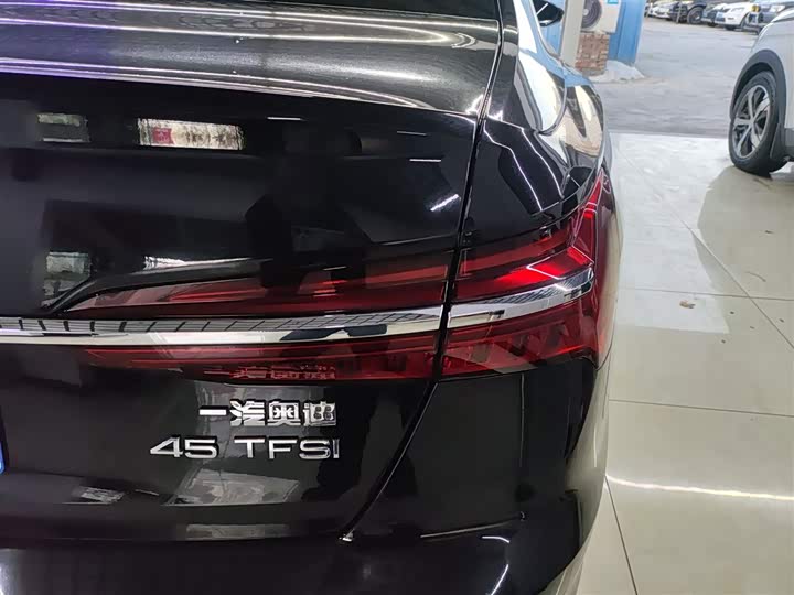 Фото 8 - Audi A6L