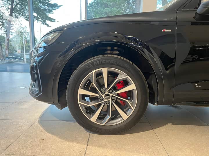 Фото 7 - Audi Q5L