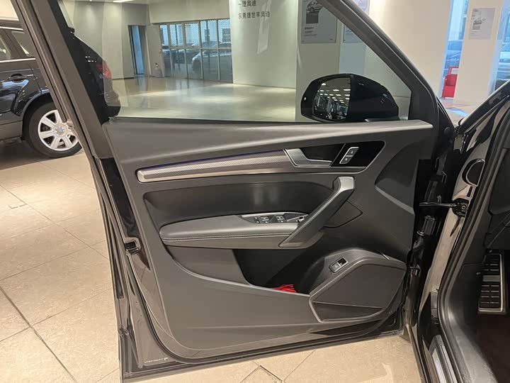 Фото 8 - Audi Q5L