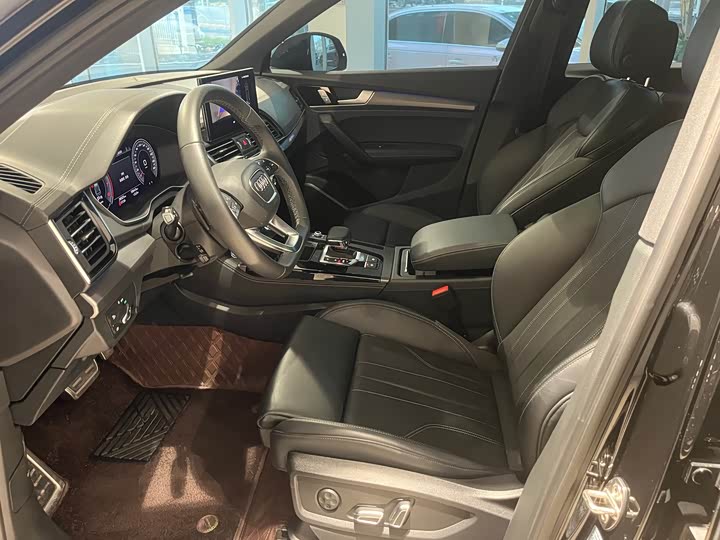 Фото 9 - Audi Q5L