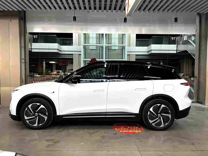 Фото 3 - Nio ES6