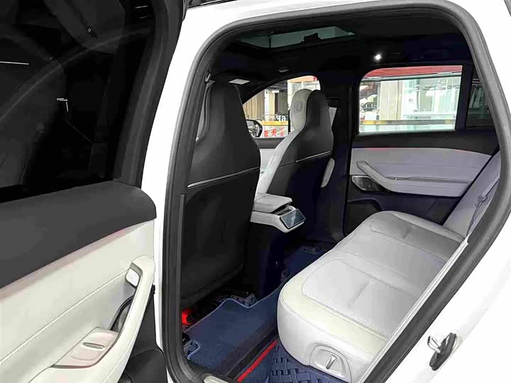 Фото 7 - Nio ES6