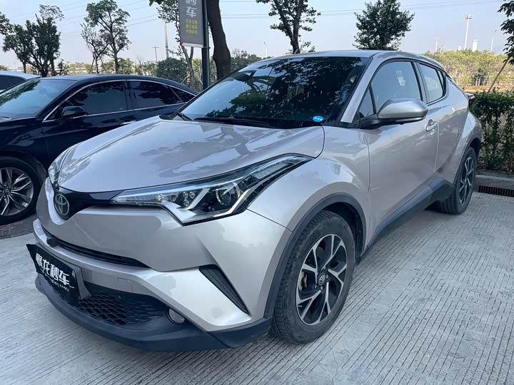 Фото 1 - Toyota C-HR