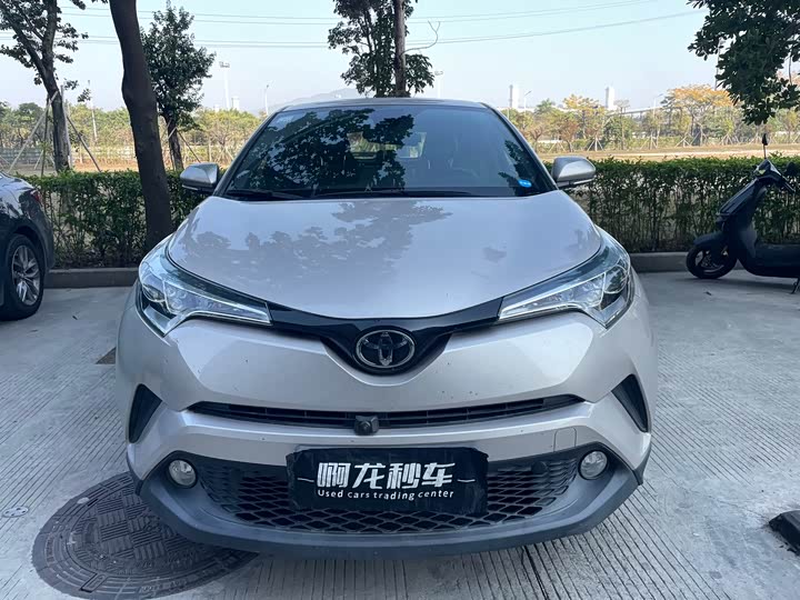 Фото 2 - Toyota C-HR