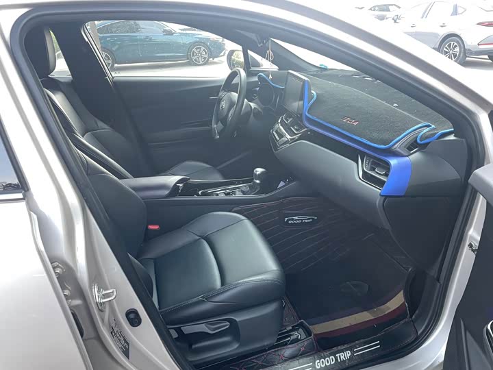 Фото 4 - Toyota C-HR