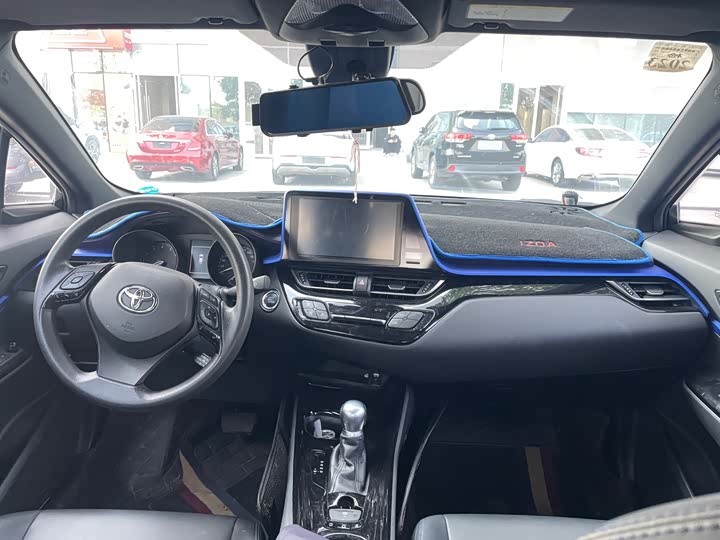 Фото 6 - Toyota C-HR