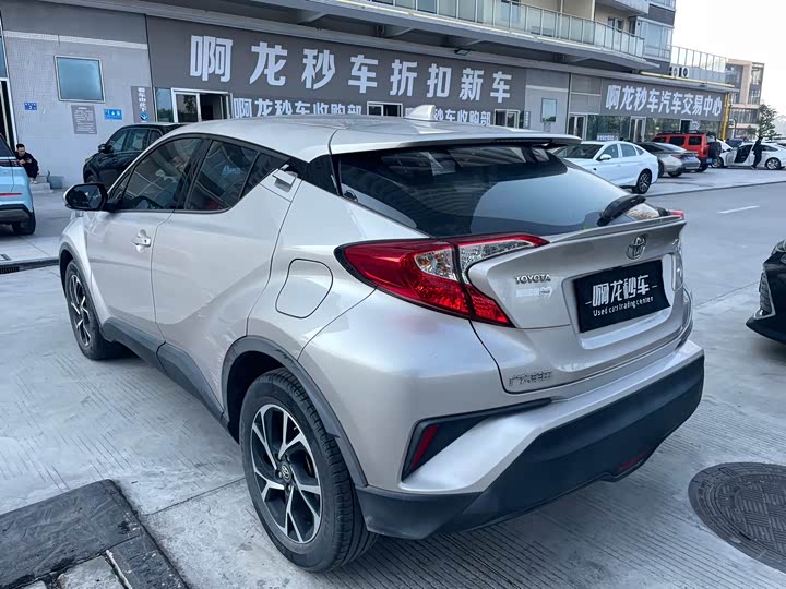 Фото 9 - Toyota C-HR