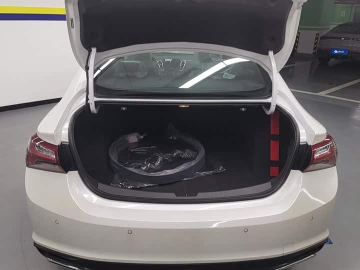 Фото 4 - Chevrolet Malibu XL