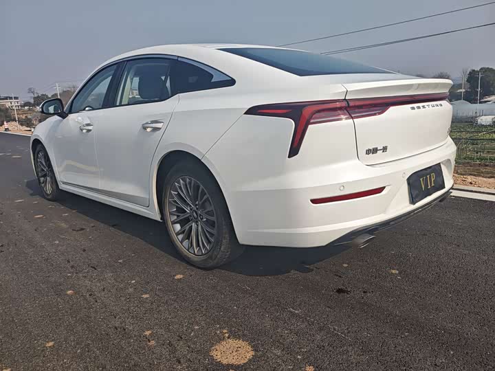 Фото 7 - Bestune B70