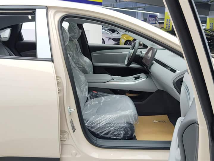 Фото 8 - XPeng Mona M03