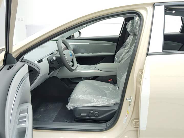 Фото 9 - XPeng Mona M03