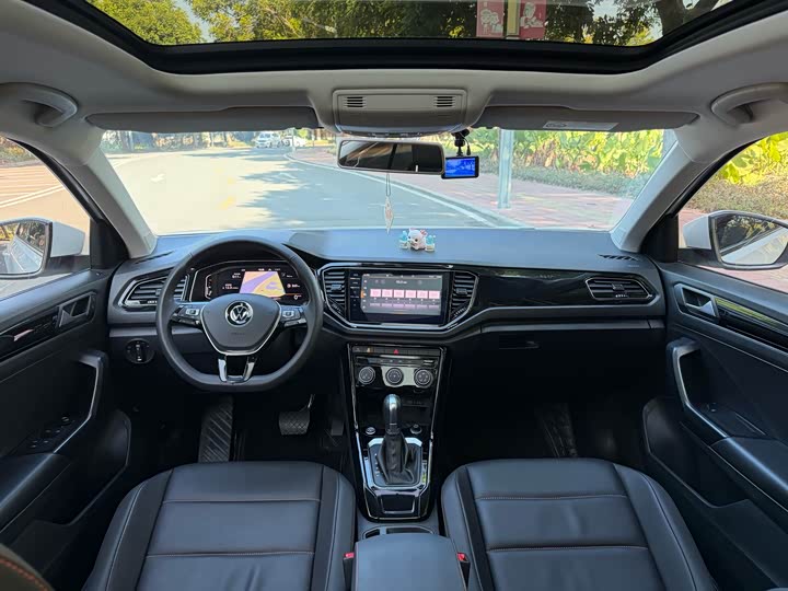 Фото 5 - Volkswagen T-Roc