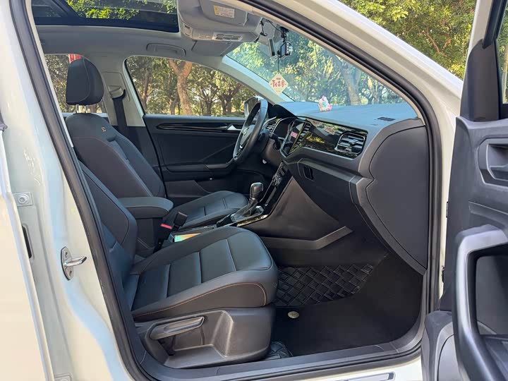 Фото 6 - Volkswagen T-Roc