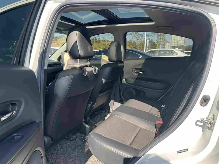 Фото 4 - Honda Vezel